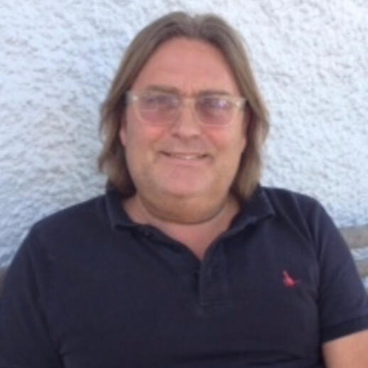 Dr Simon Mouatt, Associate Professor in Economics “Ren recently collaborated on a script for a forthcoming documentary. We found Ren to be an inspiring, attentive, hardworking and creative professiona